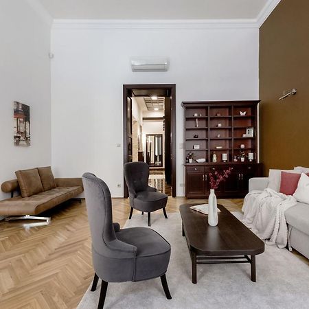 Luxe, Historic Home Near Downtown Landmarks 19Th Century Budapest Eksteriør billede