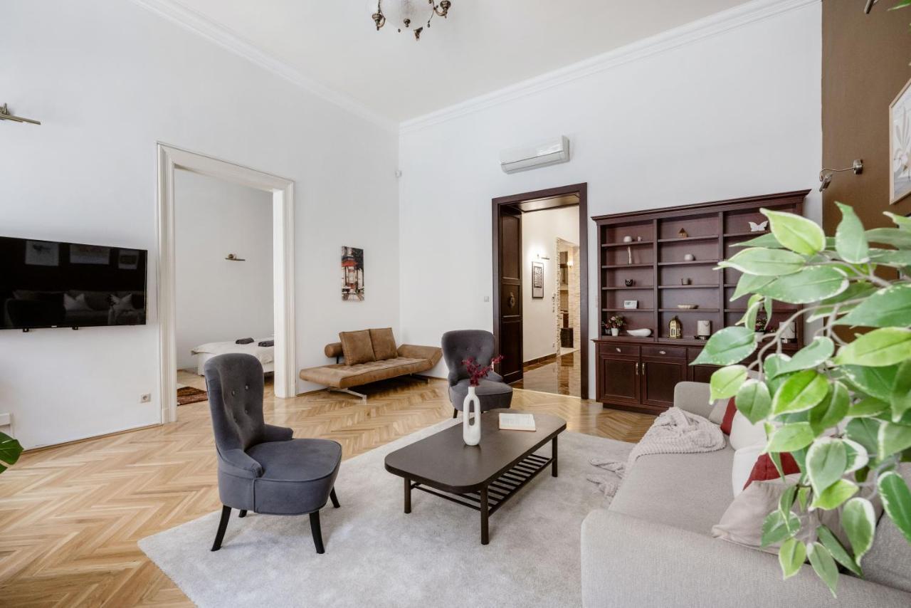 Luxe, Historic Home Near Downtown Landmarks 19Th Century Budapest Eksteriør billede