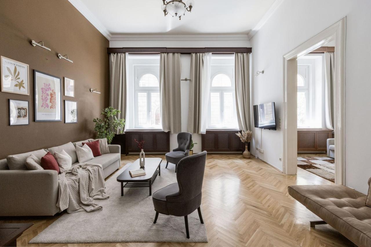 Luxe, Historic Home Near Downtown Landmarks 19Th Century Budapest Eksteriør billede