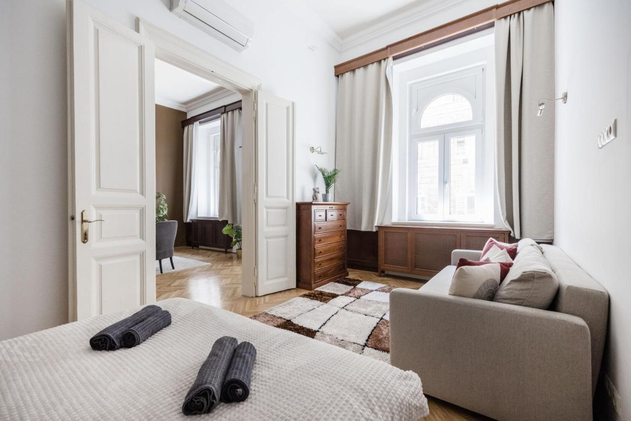 Luxe, Historic Home Near Downtown Landmarks 19Th Century Budapest Eksteriør billede