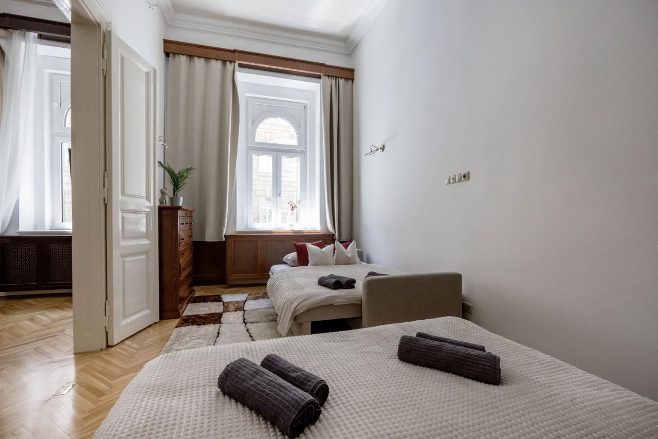Luxe, Historic Home Near Downtown Landmarks 19Th Century Budapest Eksteriør billede