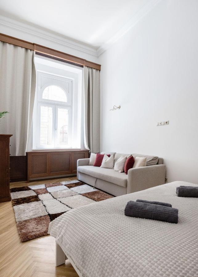 Luxe, Historic Home Near Downtown Landmarks 19Th Century Budapest Eksteriør billede
